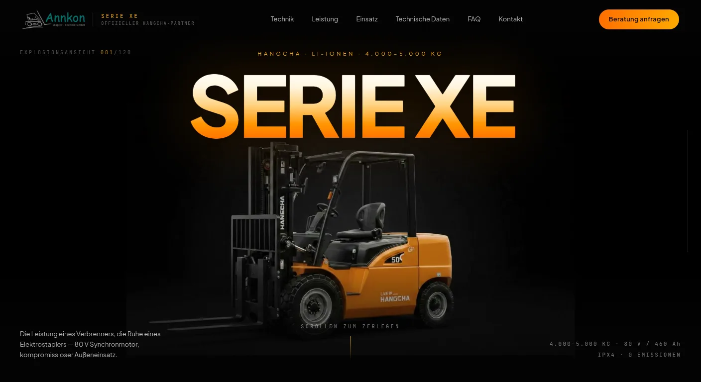 Startseite „Serie XE“: großer Schriftzug über einem orangefarbenen Hangcha-Elektrostapler auf dunklem Grund